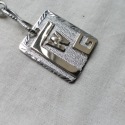 Llavero Alpaca con 2 iniciales en Bronce