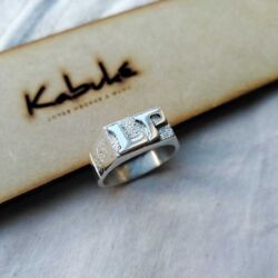 Anillo sello dama rectangular.