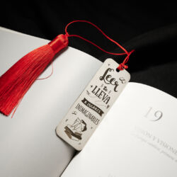 Marcalibro grabado personalizado, con Borla