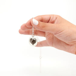 Medalla corazón con tus huellas