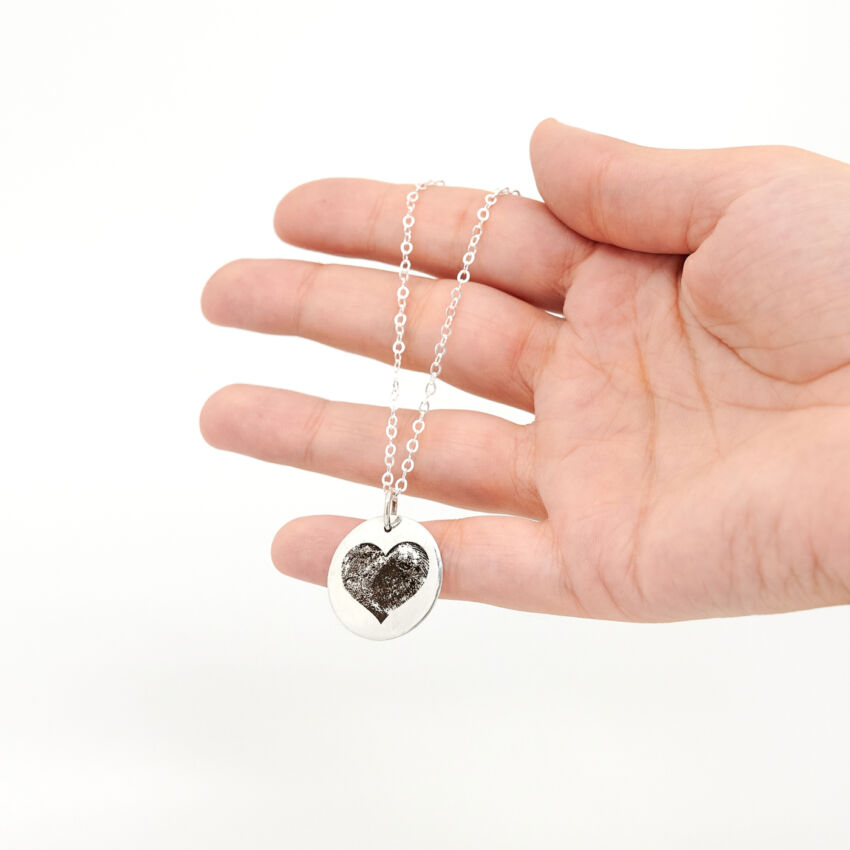 Medalla corazón con tus huellas