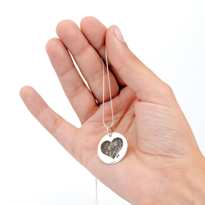 Medalla corazón con tus huellas