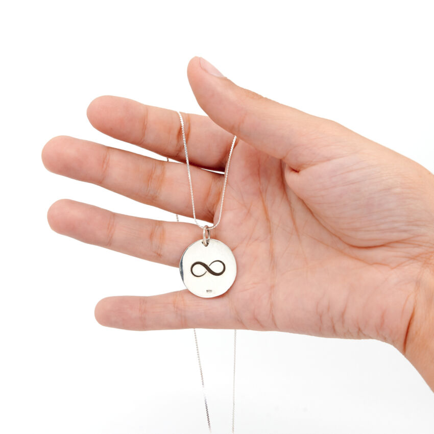 Medalla corazón con tus huellas