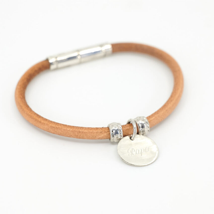 Pulsera cuero con medalla