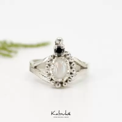 Anillo uni piedra de la Luna / circonia 17 mm