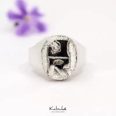 Anillo ovalado con iniciales