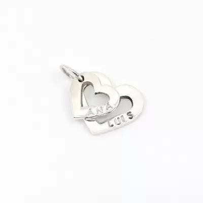 Dije doble corazones grabados