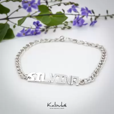 Pulsera dama personalizada con nombre.