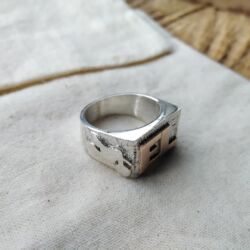 Anillo sello hombre rectangular con símbolo