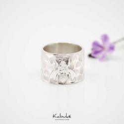 Anillo martillado abejita de maestra