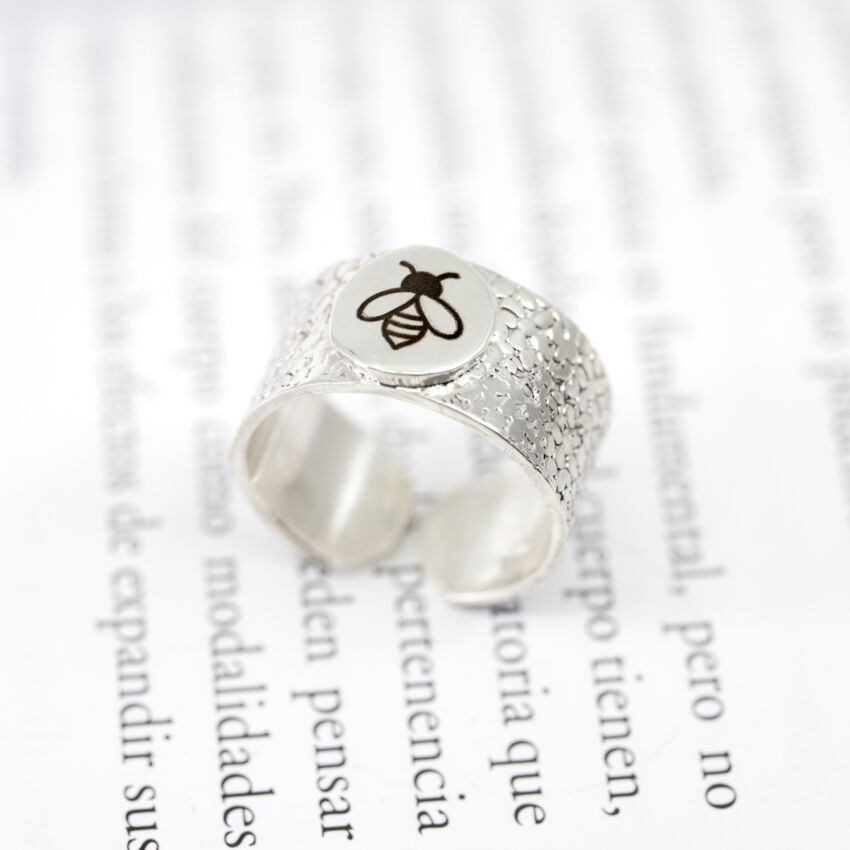 Anillo Bee Maestra textura