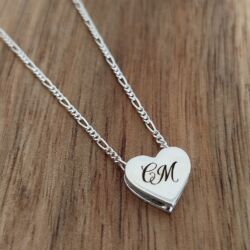 Collar conjunto corazón pasante grabado