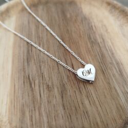 Collar conjunto corazón pasante grabado