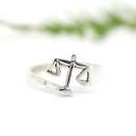 Anillo Abogada - Balanza justicia