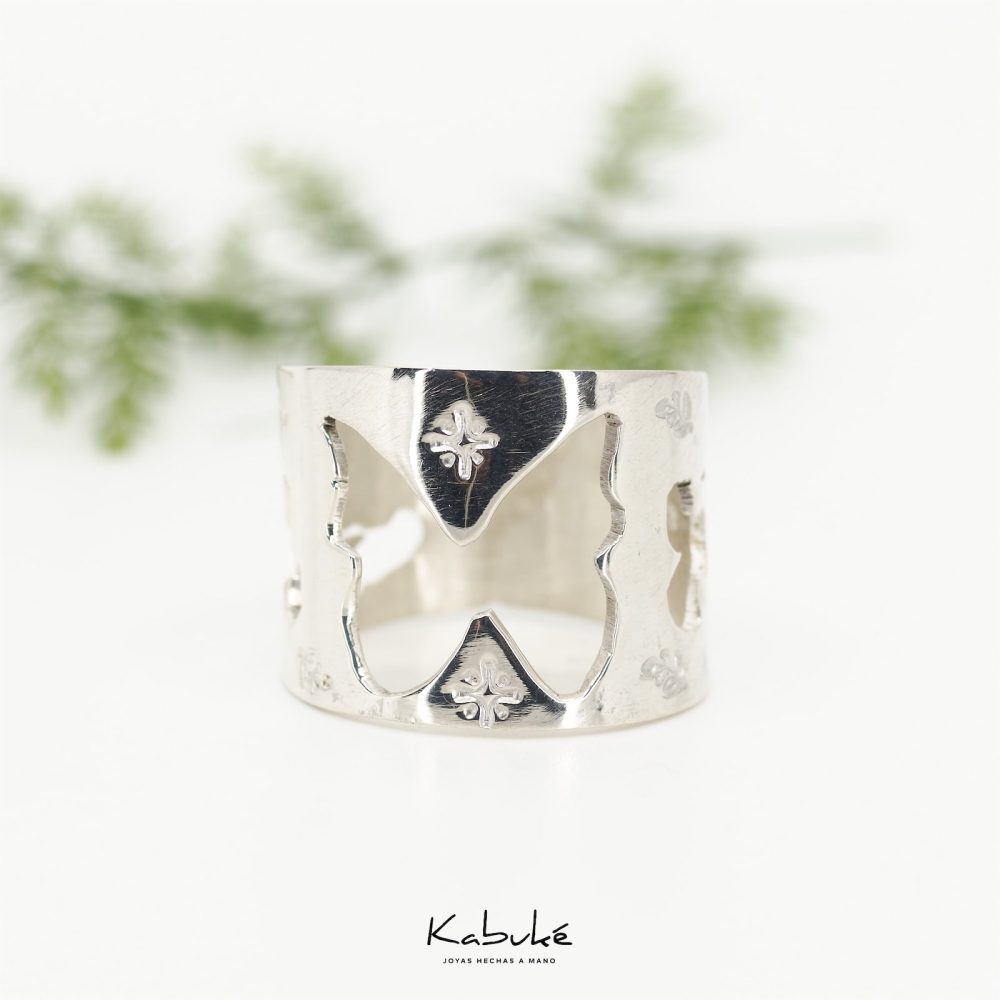 Anillo ancho con Mariposa calada