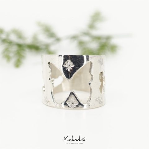 Anillo ancho con Mariposa calada